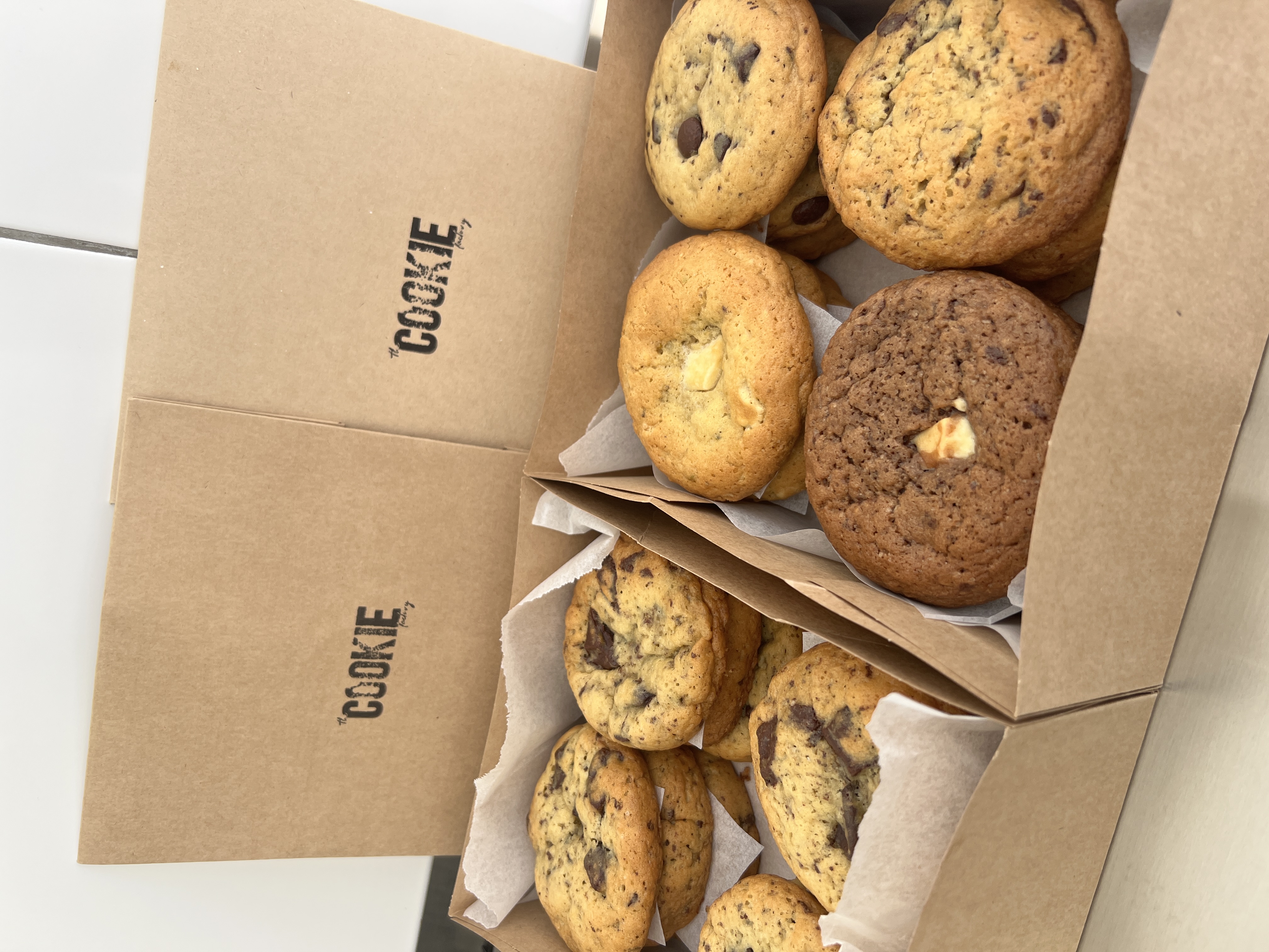 Box de cookies The Cookie Factory pronta para entrega